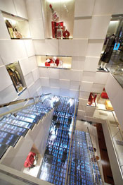 Louis Vuitton Landmark; Photo (c) Vincent Knapp