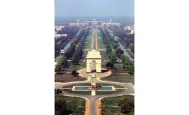 Raj Path, from India Gate looking to Rashtrapati Bhavan.