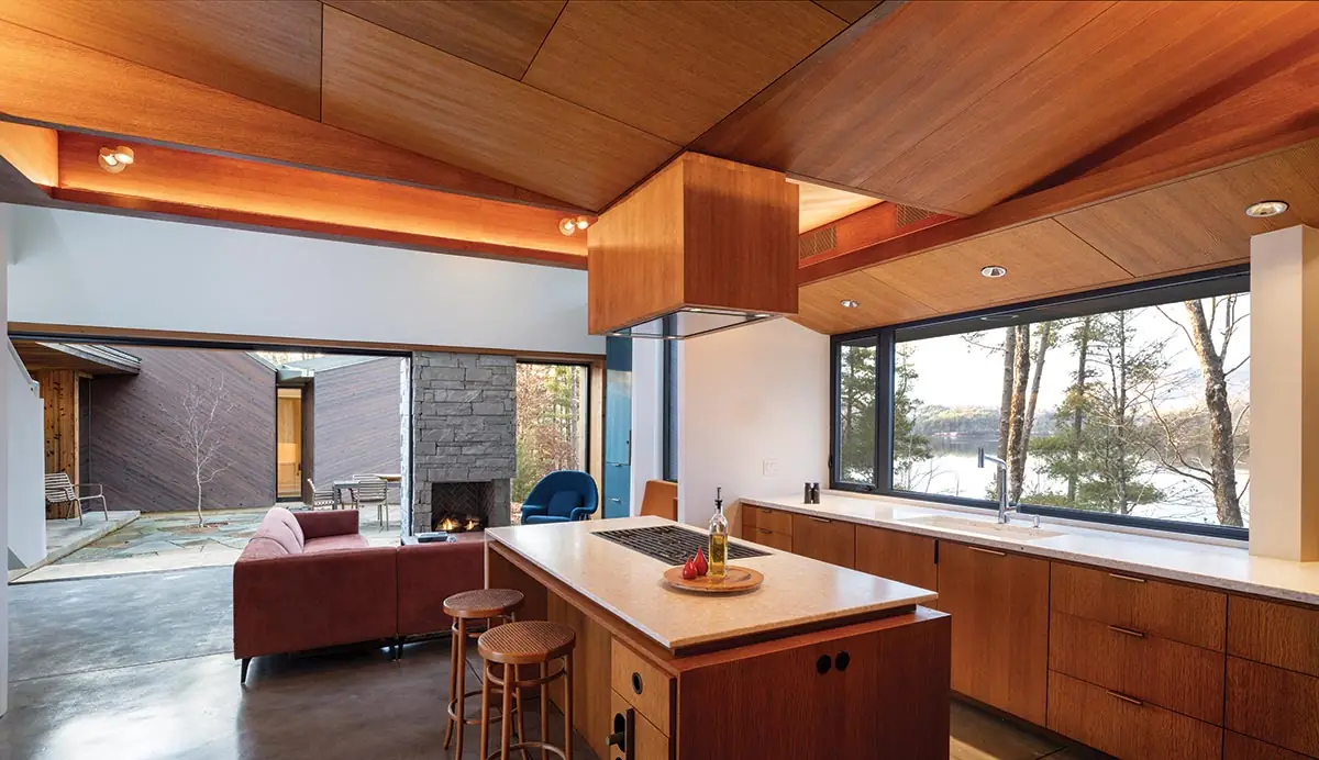 Fuller/Overby's Lakeside House Strikes up a Conversation Between the ...
