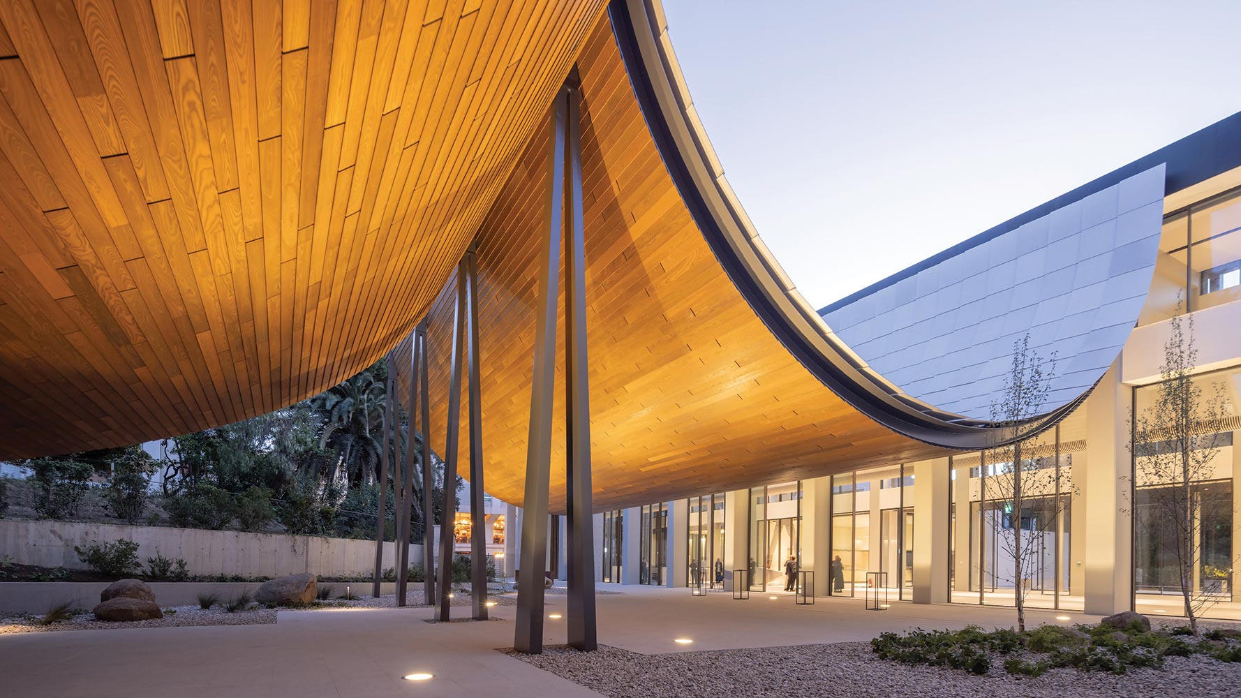 Kengo Kuma’s Swooping Canopy Reorients Centro de Arte Moderna Gulbenkian in Lisbon