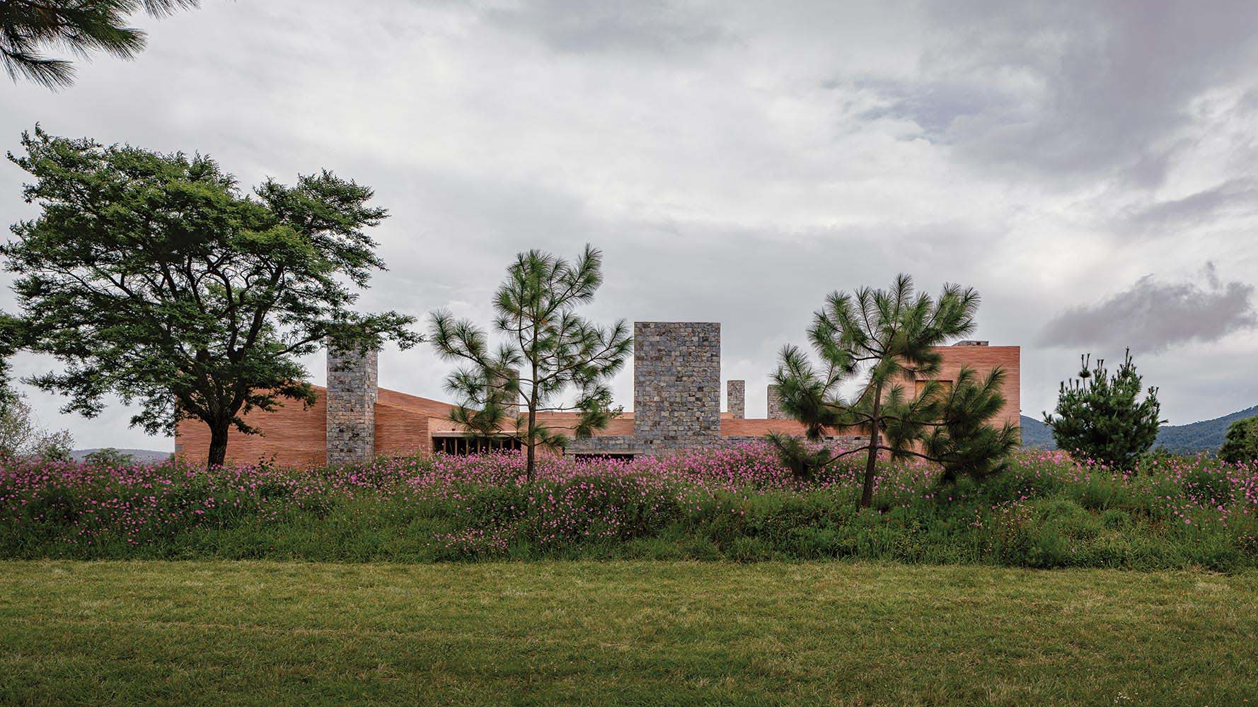 Atelier Ars Blends Modernism, Classicism, and Regional Vernacular with a House in the Mountains of Central Mexico