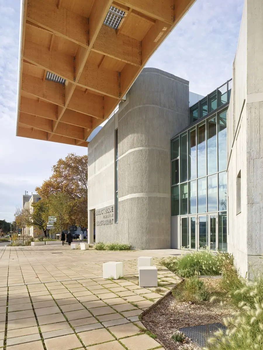 Bibliotheque Renaud Barrault.