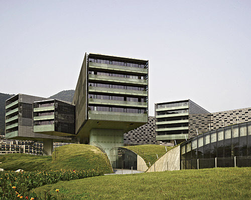 STEVEN HOLL'S HORIZONTAL SKYSCRAPER