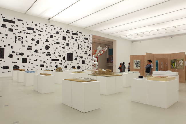 Exhibition Review: Spectacle: 12 Presentations of Contemporary Museum ...