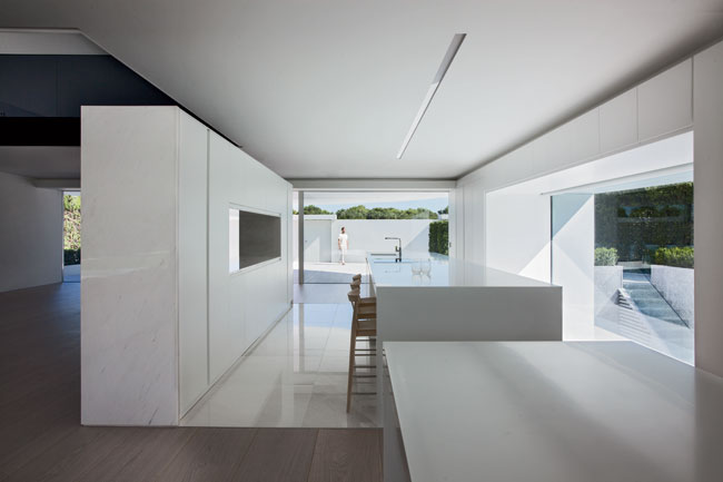 Balint House by Fran Silvestre Arquitectos | 2015-04-16