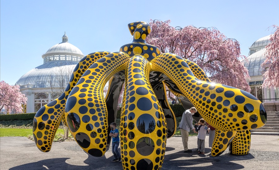 1,529 Ny Yayoi Kusama Stock Photos, High-Res Pictures, and Images
