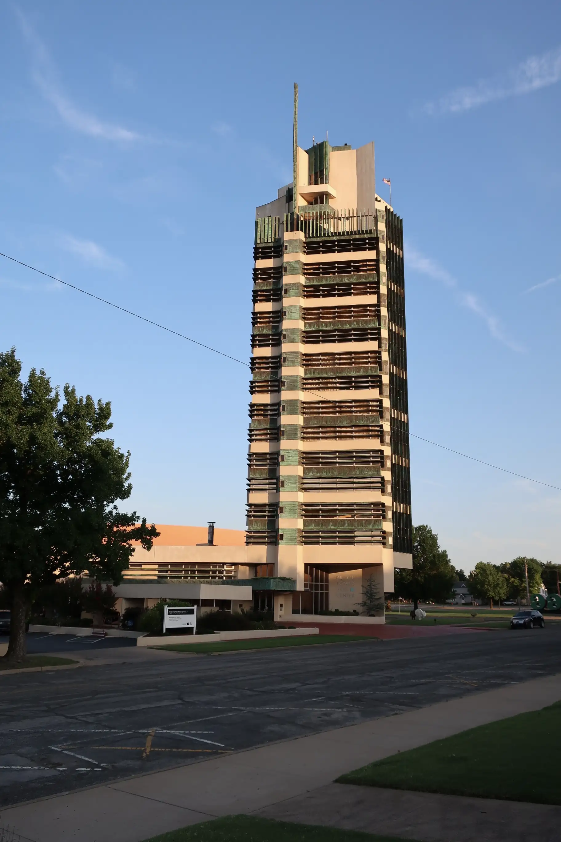 Frank Lloyd Wright’s Price Tower in Oklahoma to Close Amid Controversy ...