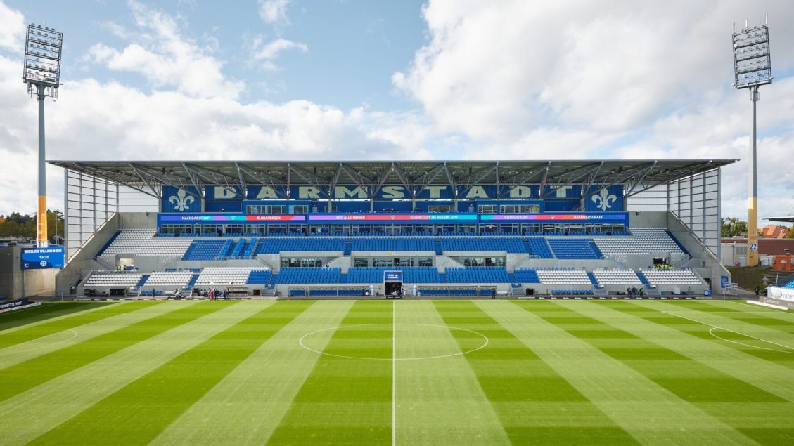 In Darmstadt, Deutschland, renoviert 1100 Architects den Campus eines Fußballclubs auf Weltklasseniveau