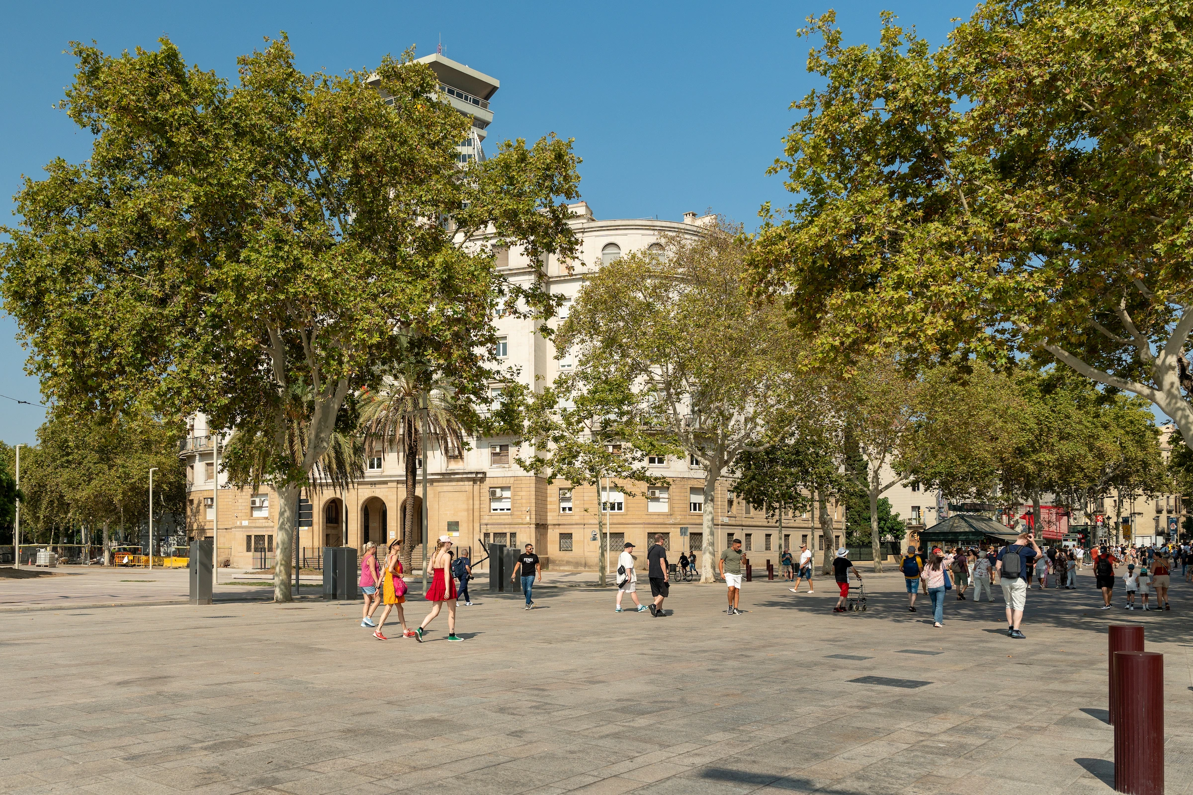 La Rambla at street level.